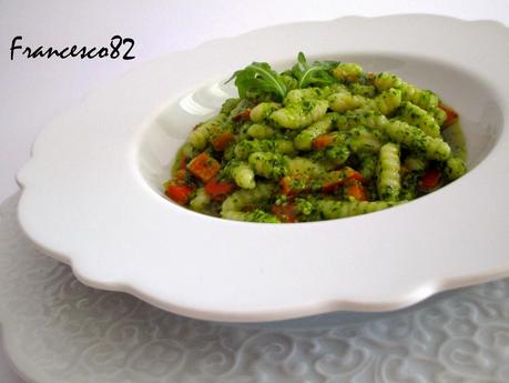 Gnocchetti sardi di farro con pesto di rucola  e peperoni