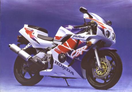 Vintage Japan Brochures: Honda CBR 400 RR 1994 (NC29)