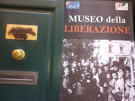 Imbrattato e sfregiato il Museo della Liberazione di Lucca