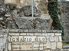 http://upload.wikimedia.org/wikipedia/commons/thumb/3/33/Tomba_di_Silone.JPG/220px-Tomba_di_Silone.JPG