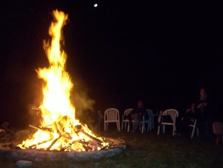 Foto dell'alto fuoco del falò