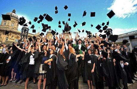 Università, boom di stranieri e calo studenti italiani Università italiana studenti stranieri Università, boom di stranieri e calo studenti italiani