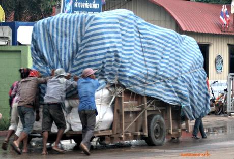 La Cambogia che ti entra dentro in 24 ore: la frontiera