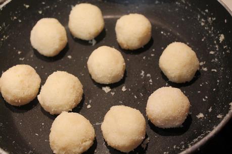 Coconut ladoo e Rava coconut ladoo - i dolcini delle feste (India)