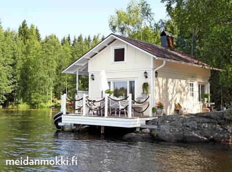 Un delizioso cottage sul lago in Finlandia