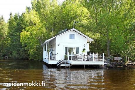 Un delizioso cottage sul lago in Finlandia