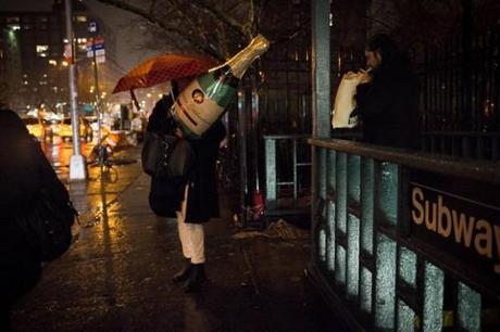 04 champagne celebration night nyc street photography at night 579x386