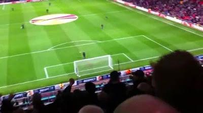 (VIDEO)Ajax fans singing 