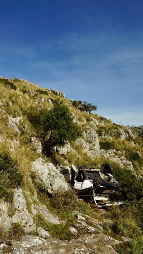 FOTO: Il sentiero degli eremi di Pulsano ridotto a discarica