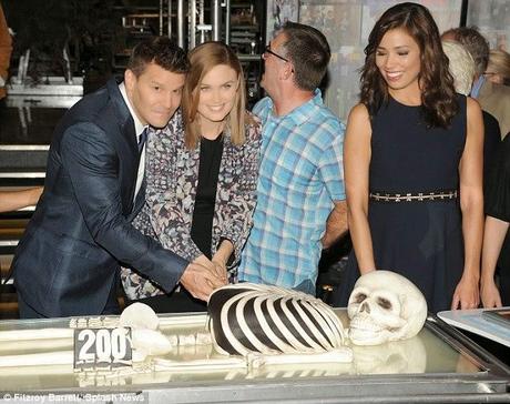 Bones 200° episodio: la festa con la torta morta