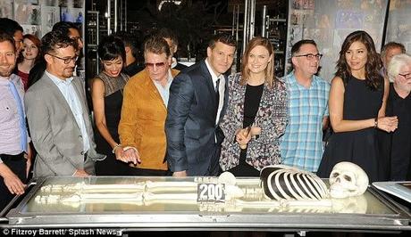 Bones 200° episodio: la festa con la torta morta