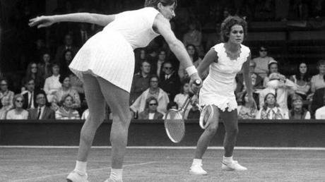 Margaret Court Smith ed Evonne Goolagong in doppio a Wimbledon ('71)
