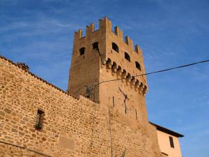 Montefalco, porta di Sant'Agostino. Foto wikimedia commons