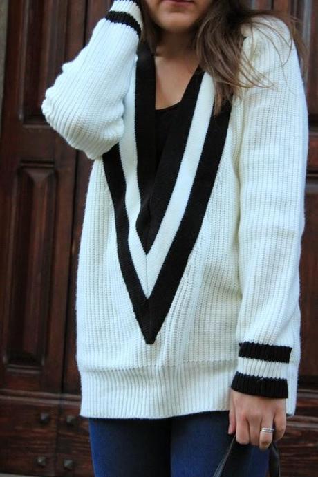 Maglione a v black and white - OUT-FIT