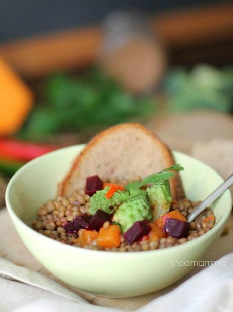 Minestra di lenticchie con zucca, broccoli e barbabietola Minestra di lenticchie con zucca, broccoli e barbabietola