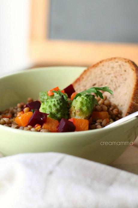 Minestra di lenticchie con zucca, broccoli e barbabietola Minestra di lenticchie con zucca, broccoli e barbabietola