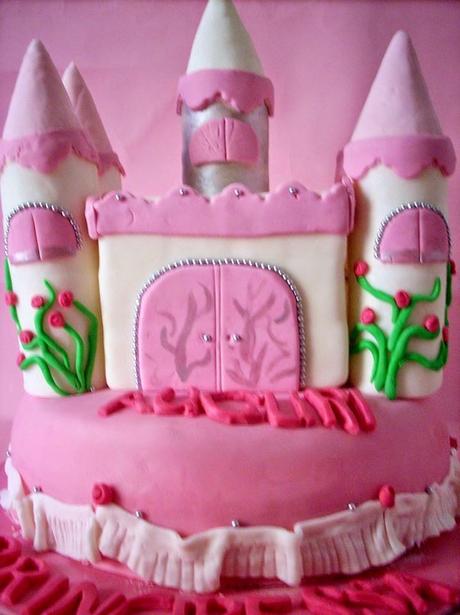 TORTA CON CASTELLO DELLE PRINCIPESSE