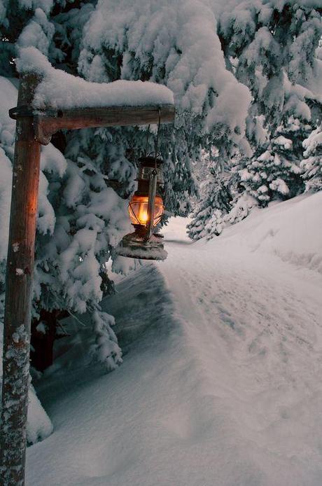 winter-snow-lantern