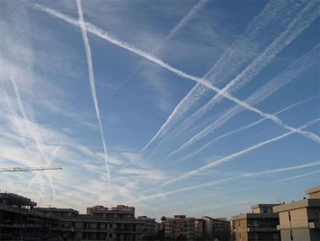 Scie chimiche: qualcuno fa strani esperimenti nei cieli?