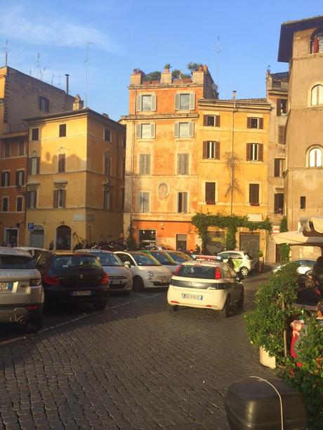 Via della Moretta, Banchi Vecchi, Via Giulia. Il capolinea di una città che non riusciremo mai a raccontare del tutto