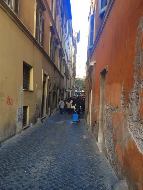 Via della Moretta, Banchi Vecchi, Via Giulia. Il capolinea di una città che non riusciremo mai a raccontare del tutto