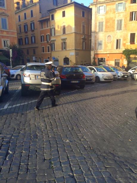 Via della Moretta, Banchi Vecchi, Via Giulia. Il capolinea di una città che non riusciremo mai a raccontare del tutto