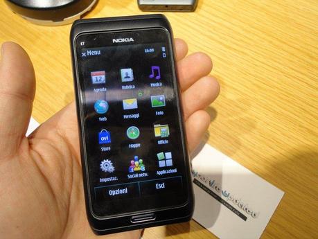 symbian3 YourLifeUpdated prova in anteprima Nokia E7 con Symbian^3 184751 200915713254763 120870567925945 767512 569672 n YourLifeUpdated prova in anteprima Nokia E7 con Symbian^3