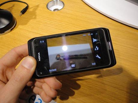 symbian3 YourLifeUpdated prova in anteprima Nokia E7 con Symbian^3 185712 200916226588045 120870567925945 767517 6051115 n YourLifeUpdated prova in anteprima Nokia E7 con Symbian^3