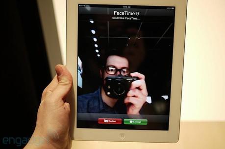ipad2hands22 Prime immagini e video del nuovo iPad 2