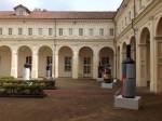 cortile palazzo bottiglie creATive