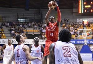 Il vero mattatore della 7ma giornata, MarShon Brooks, imprendibile per i giocatori di Varese con 40 di valutazione in 40 minuti.