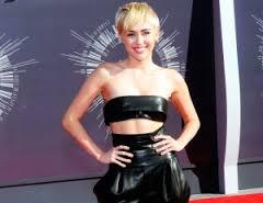 Miley Cyrus è il nuovo volto di Golden Lady
