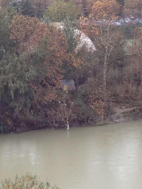 Le bidonville lungo il Tevere. Foto assurde dai nuovi accampamenti al Ponte della Scienza a Ostiense. Villaggi abusivi lungo il fiume