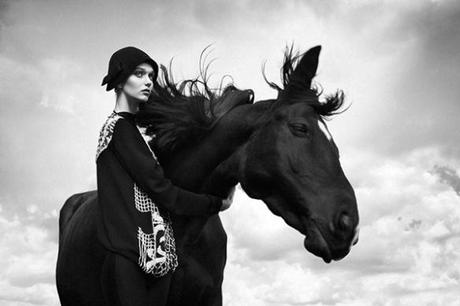 Black Horse-misseychelles-fashion-blog-2