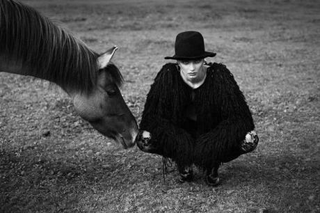 Black Horse-misseychelles-fashion-blog-3