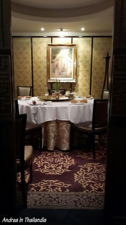 Cena a Cinque Stelle! Un'esperienza memorabile al Mayflower del Dusit Thani di Bangkok