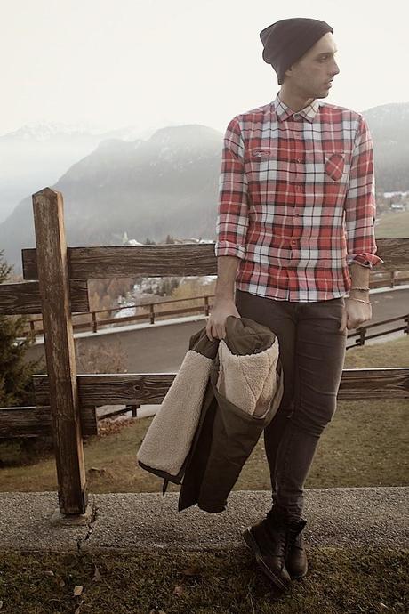 Mountain look - boots and plaid shirt