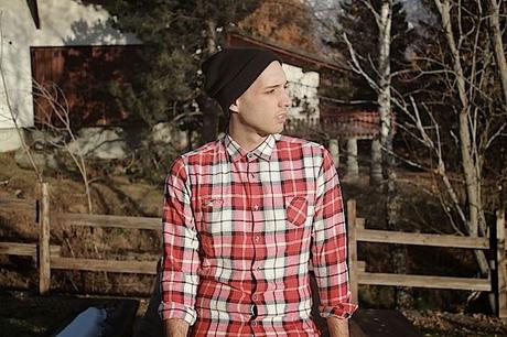 Mountain look - boots and plaid shirt