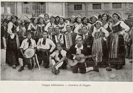 FOTO D'EPOCA: Gruppi folkloristici garganici alla prima Fiera del Levante (1931)