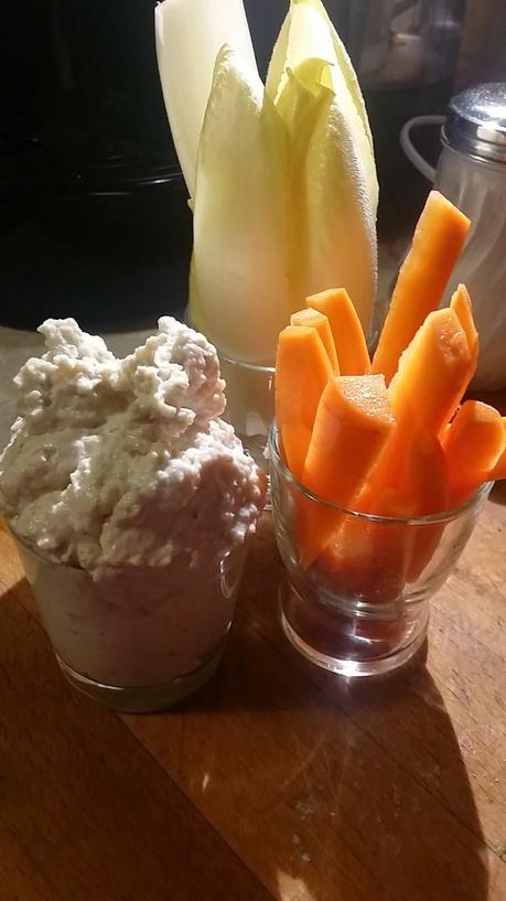 Crema di gorgonzola e noci per aperitivi o verdure Crema di gorgonzola e noci per aperitivi o verdure