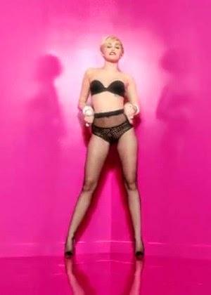 E' lei o non è lei?E' lei,è lei...Miley Cyrus per Golden Lady:irriverente e sexy...as usual!