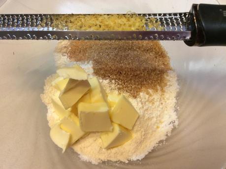 CRUMBLE DI MELE E CANNELLA IMG_1444.JPG