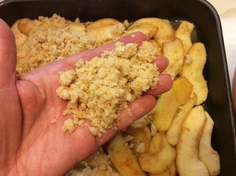 CRUMBLE DI MELE E CANNELLA IMG_1455.JPG