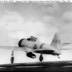 Immagine: http://it.wikipedia.org/wiki/File:Jap_Zero_leaves_Akagi-Pearl_Harbor.jpg