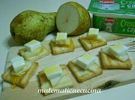 Tartine con Crescenza di Capra, Pera e Miele Tartine con Crescenza di Capra, Pera e Miele