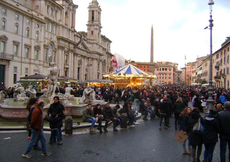 Piazza Navona. 10 motivi per non cascare nella trappola. Oggi alle 11 la manifestazione-ricatto degli ambulanti che non hanno voluto allestire il mercato