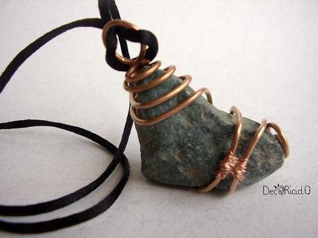 Ciondoli di pietra naturale e filo 100% rame ciondolo scarponcino verde 1