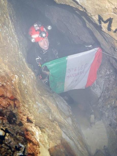 La discesa nell’abisso Paolo Roversi (Toscana, Alpi Apuane) la grotta più profonda d’Italia.