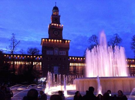 Le luminarie di Natale a Milano. Non siamo di certo al top europeo, ma siamo dentro la decenza. Perché da noi fanno così schifo?