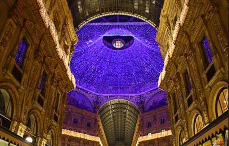 Le luminarie di Natale a Milano. Non siamo di certo al top europeo, ma siamo dentro la decenza. Perché da noi fanno così schifo?